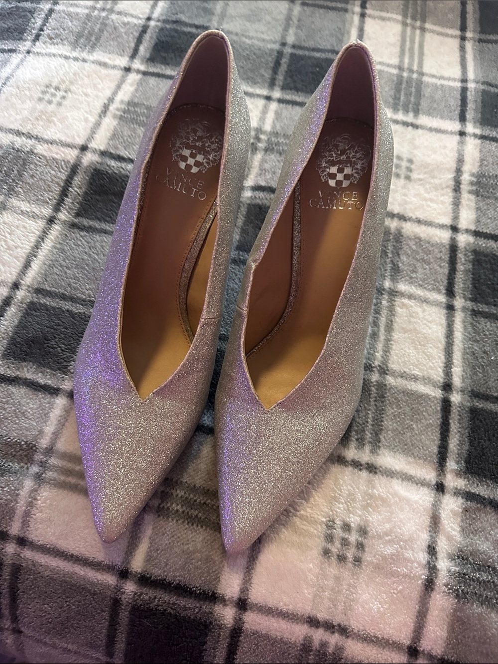 Vince Camuto Silver Glitter Pointed Toe Pumps with V-Cut brand new 10 so cute